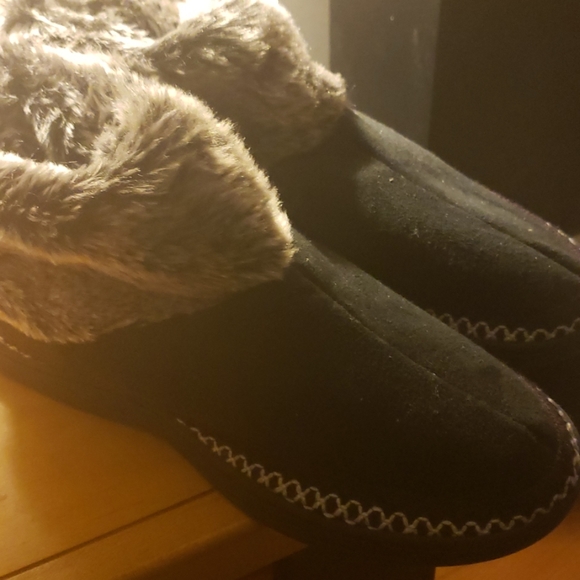 Slippers - Picture 1 of 1